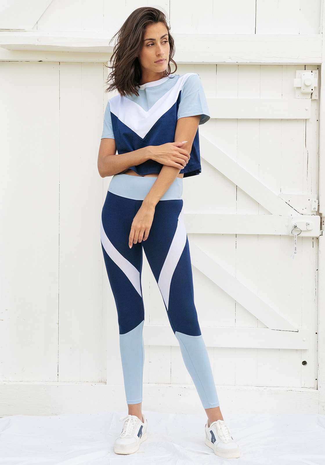 PEARL bleu-blanc Tricolored asymmetrical cropped t-shirt with short sleeves -  Active wear